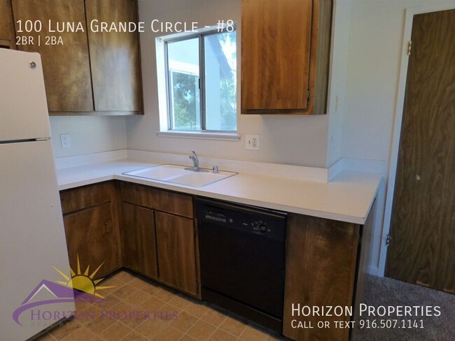 Building Photo - Condo in South Natomas, 2 Bed 2 Bath 840 sqft