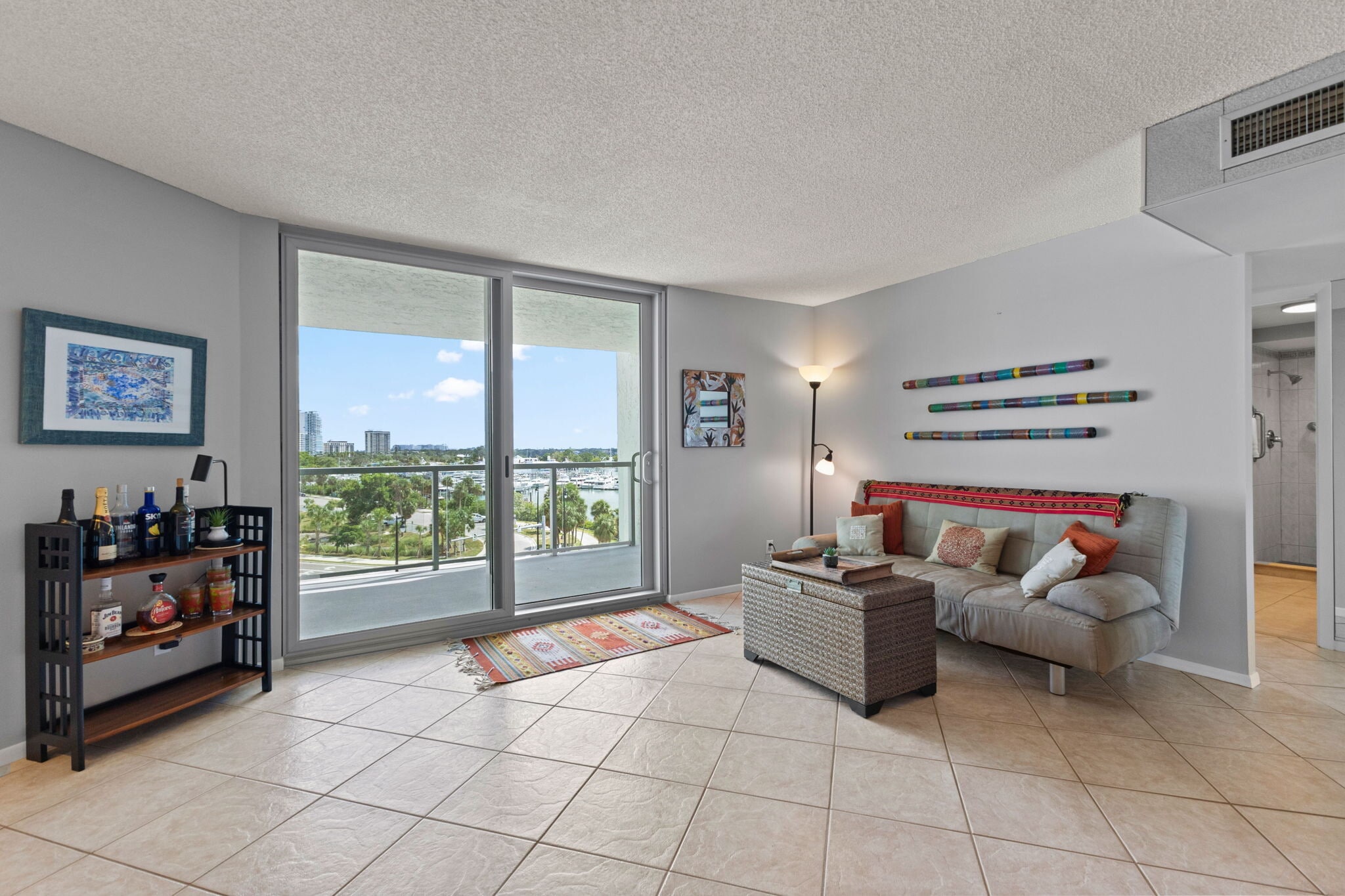 Living area - 1111 N Gulfstream Ave