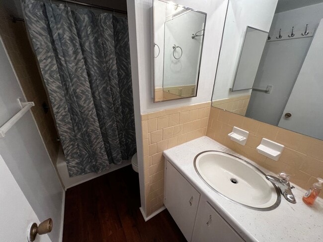 Building Photo - One Bedroom one Bath apartment available in quiet environment in Blacksburg