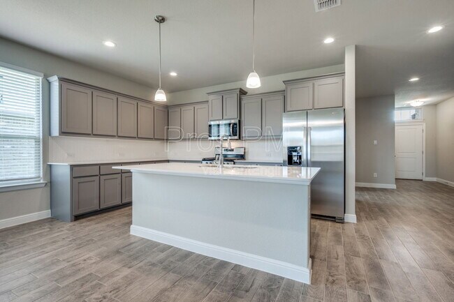 Building Photo - 5231 Meadow Ln