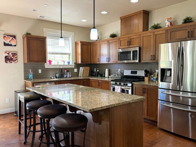 Building Photo - Beautiful 2 story Home in Wilsonville