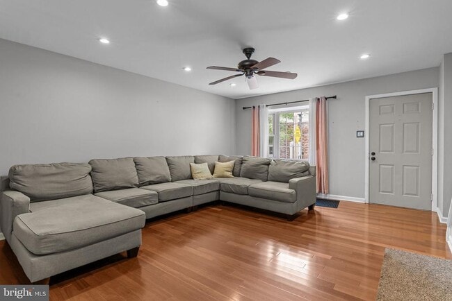 Building Photo - 435 N Mt Vernon Cir