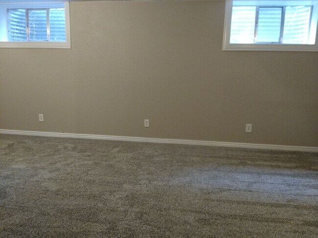 Building Photo - Stunning 4 bedroom 2 bath Virginia Village...