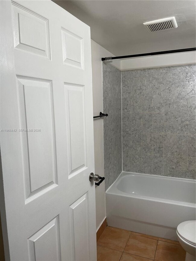 Building Photo - 570 S Park Rd