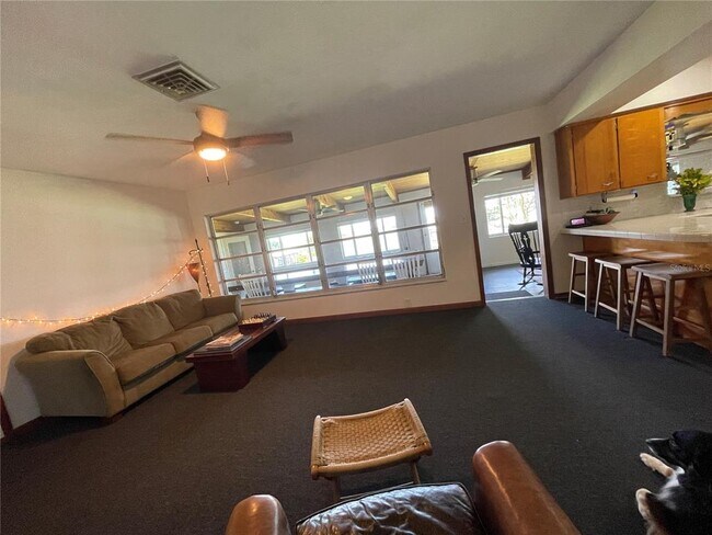 Building Photo - 879 S Terrace Dr