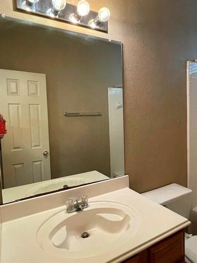 Building Photo - Spacious open floor plan with this desirab...