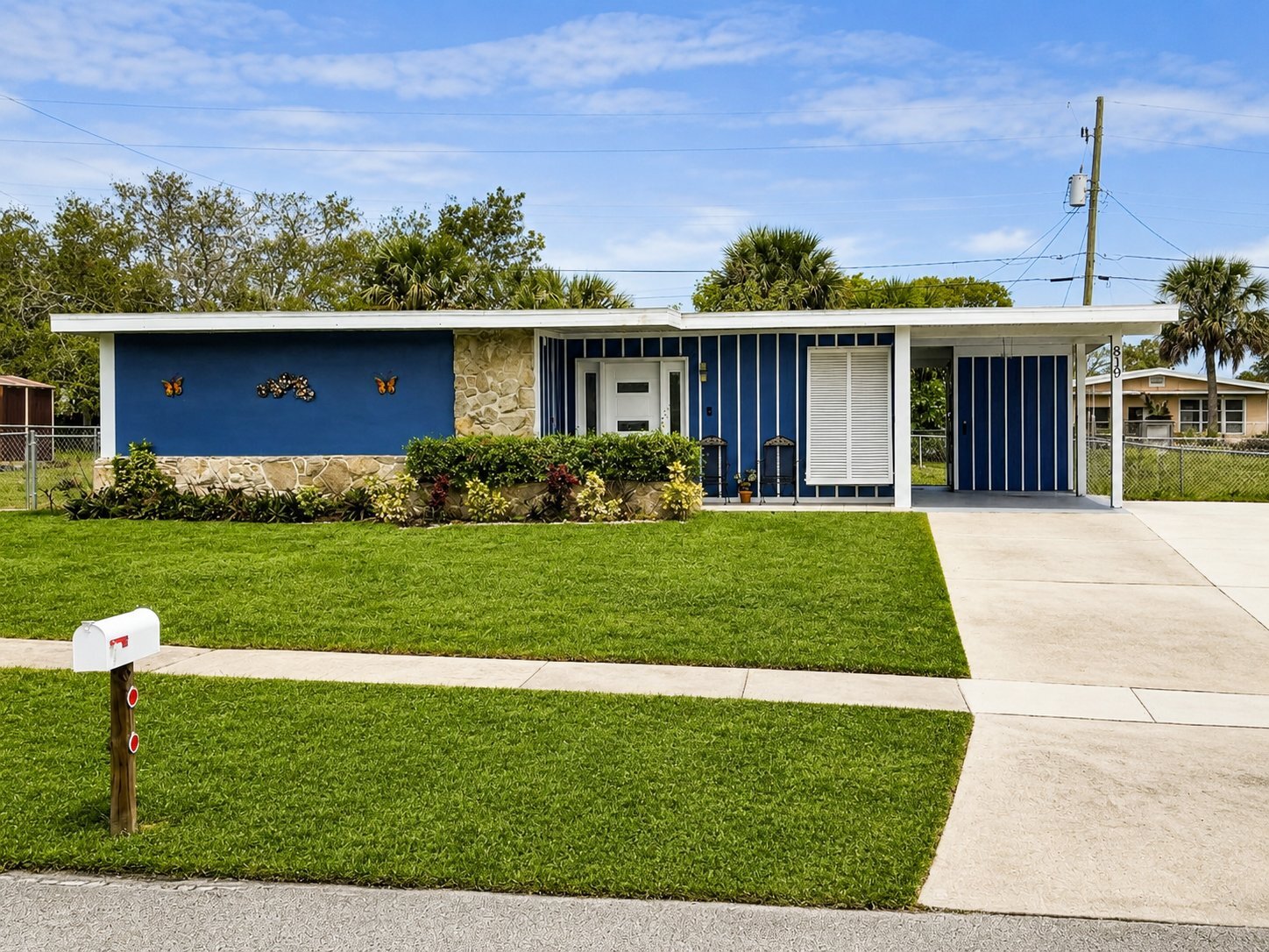 Building Photo - 819 Schumann Dr
