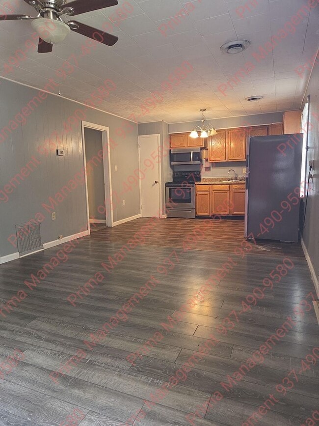 Building Photo - Quaint 3 bed 1 bath house with AC & everyt...