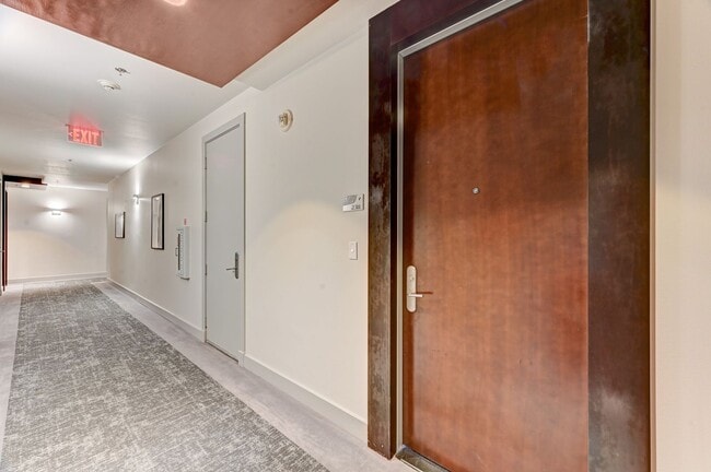 Building Photo - Panorama Towers 1