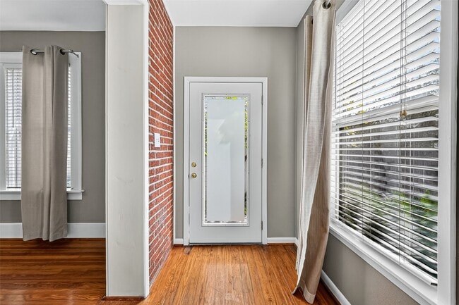 Building Photo - 711 Fargo St