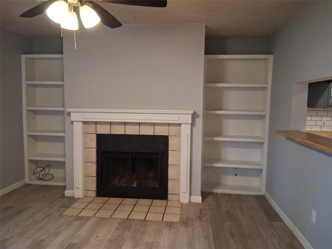 Building Photo - 2807 W Slaughter Ln