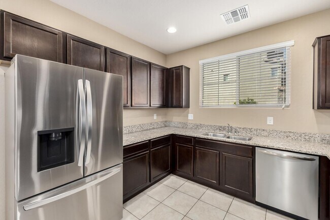 Building Photo - 7742 W Palm Ln