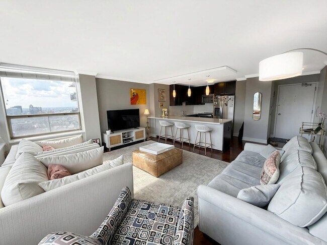 Building Photo - 1460 N Sandburg Terrace