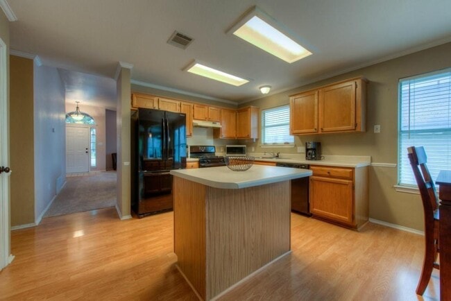Building Photo - 14616 Montoro Dr
