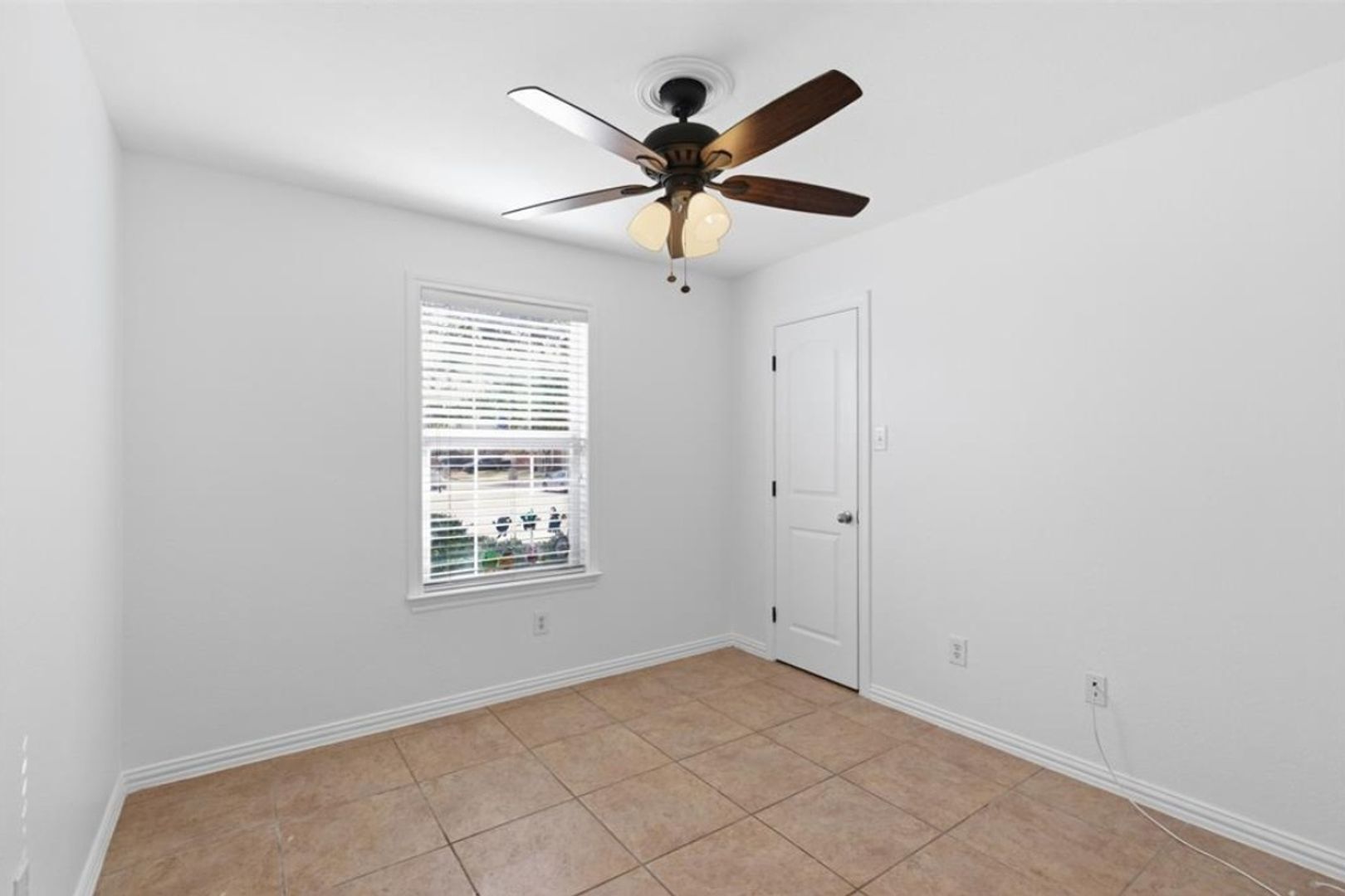 Building Photo - 1613 Grassy View Dr