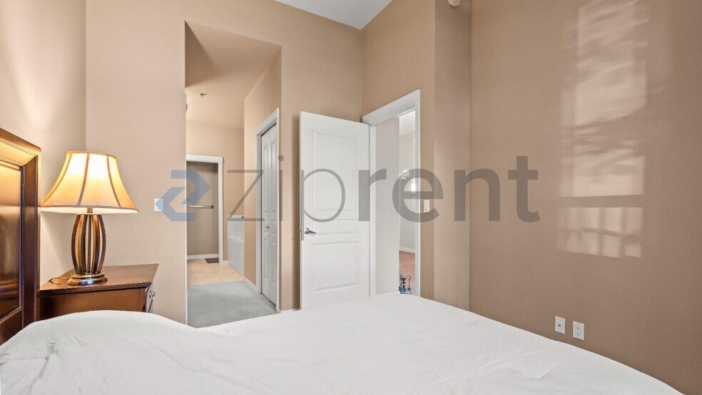 Building Photo - Unit 114