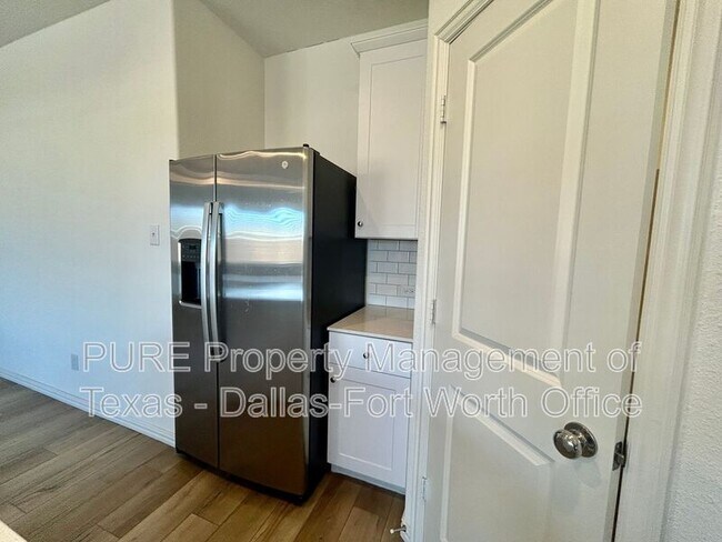 Building Photo - 2113 Donker Dr