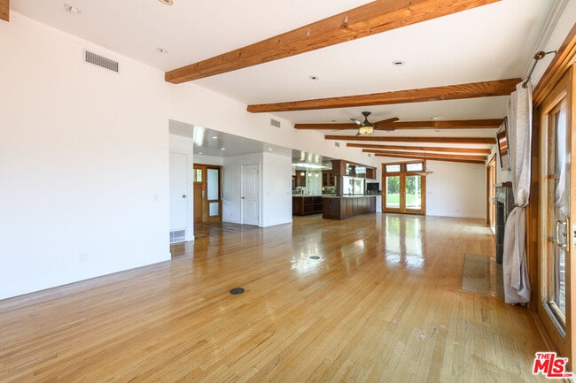 Building Photo - 1090 El Medio Ave
