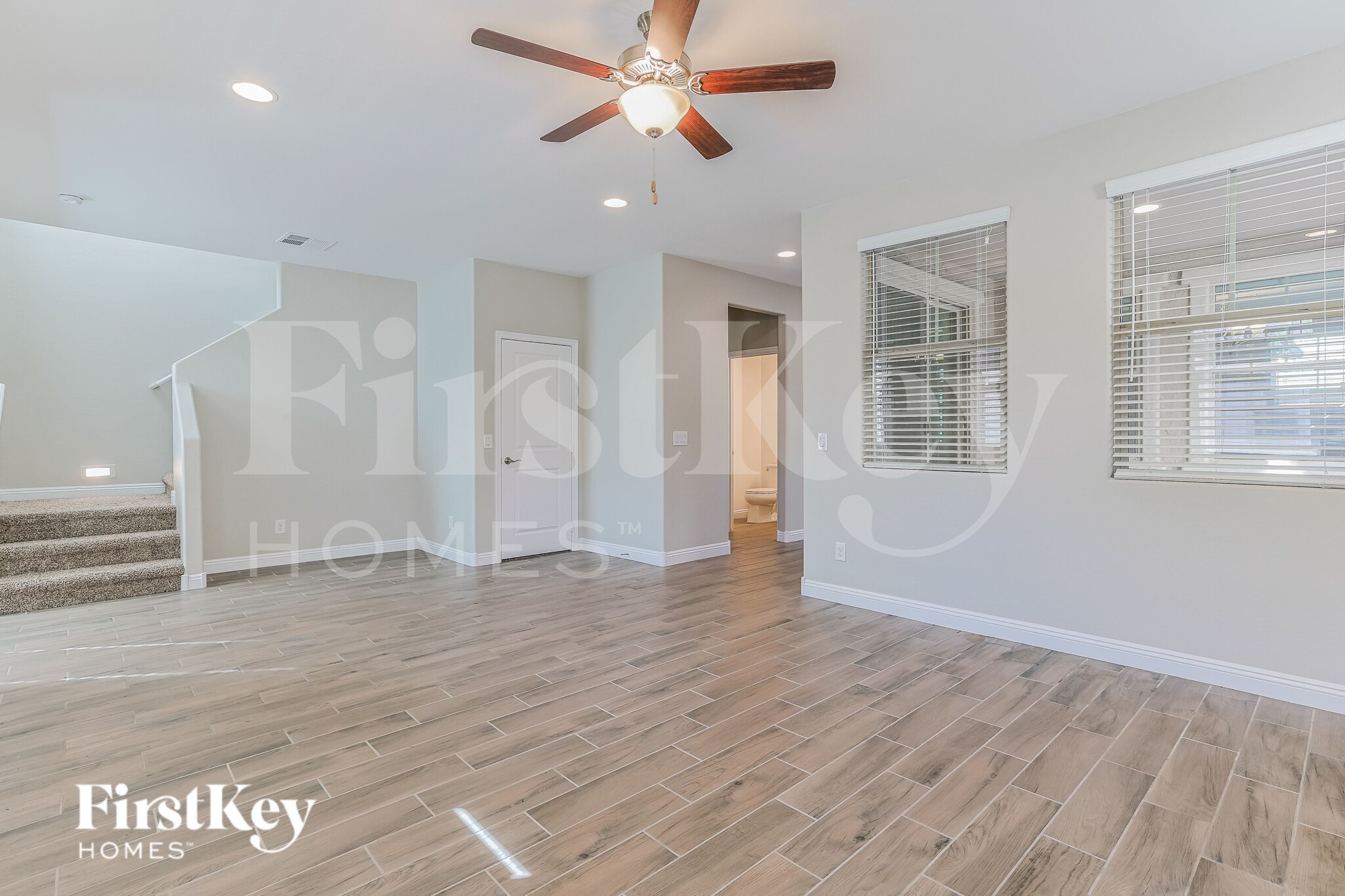 Building Photo - 257 N Sunrise