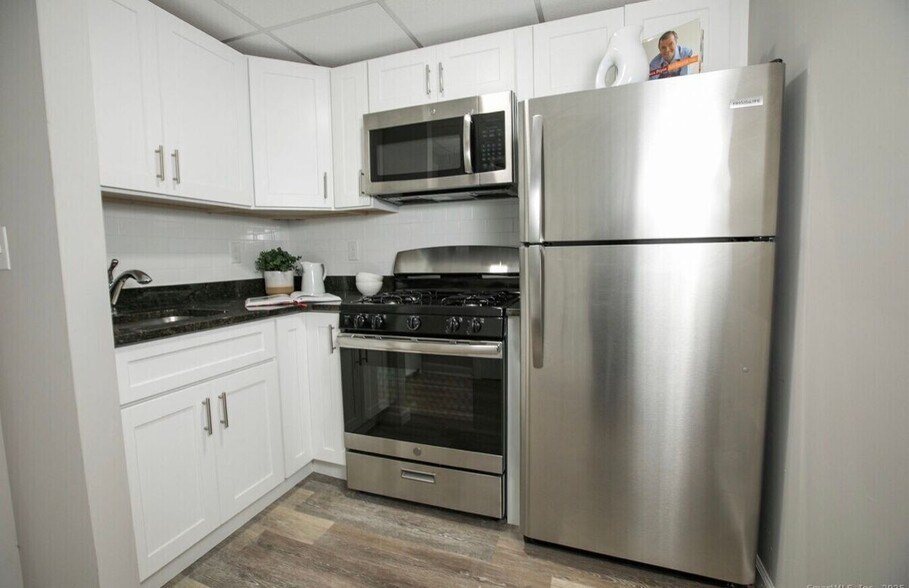 Building Photo - 225 Lordship Blvd