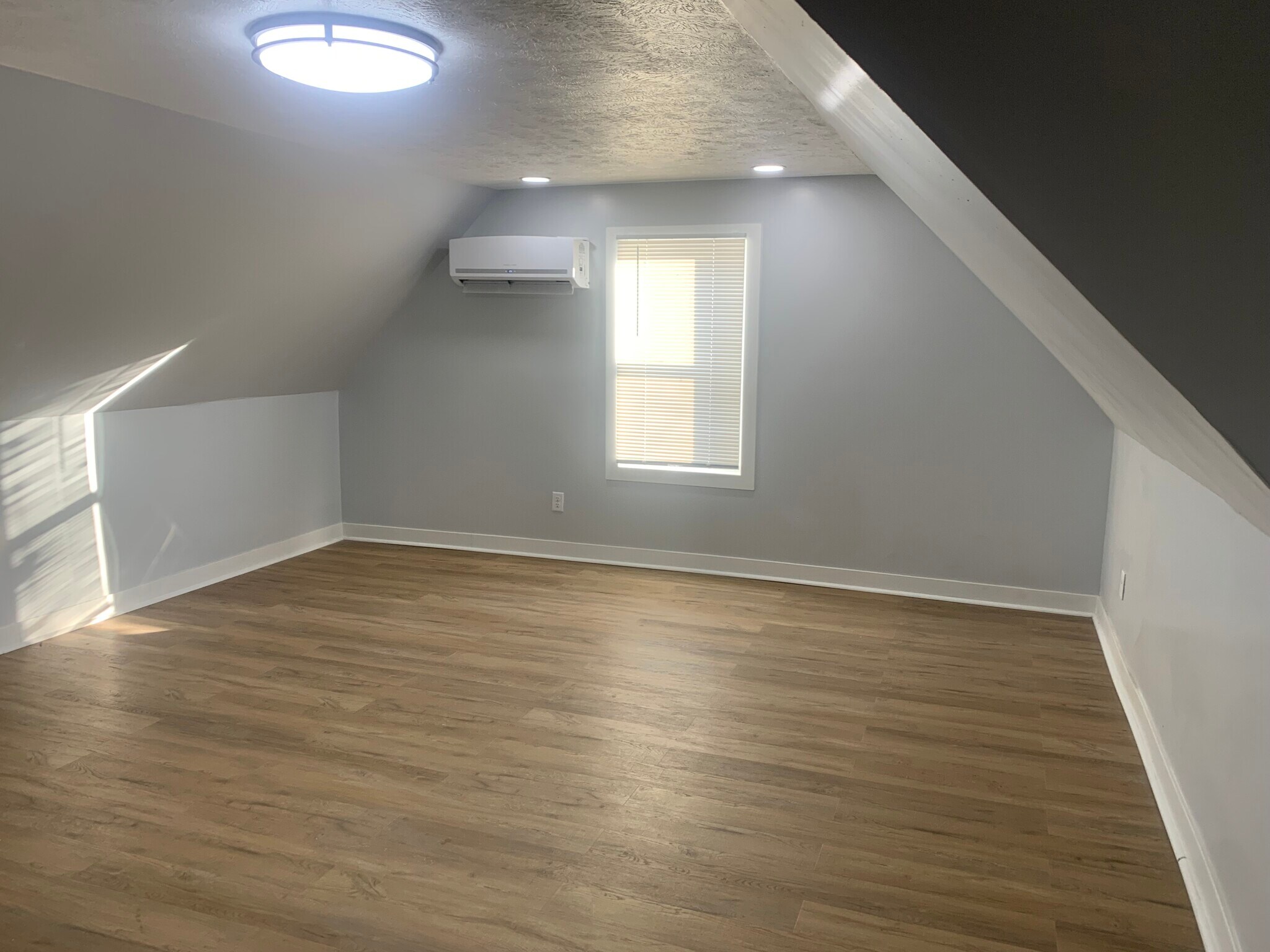 Building Photo - 619 S Armstrong St