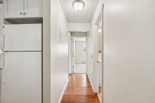 Building Photo - 232 S Brentwood St