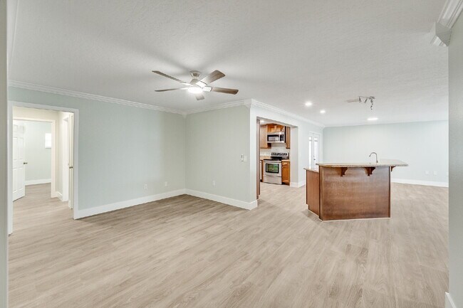 Building Photo - 4 bedroom, 2 bathroom Beachside, Pool Home!