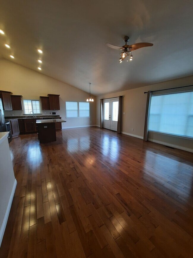 4 BED 3 BATH DOUBLE GARAGE TOWNHOME 3626 Bunker Dr Rapid