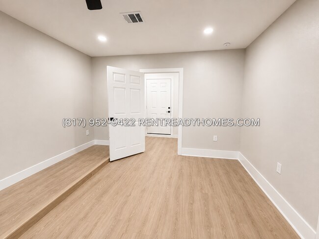 Building Photo - 12135 Out Dr