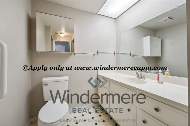 Building Photo - Easy Living in a Cozy West Sac Community!