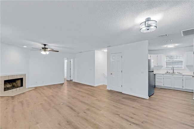 Building Photo - 509 Cedar St