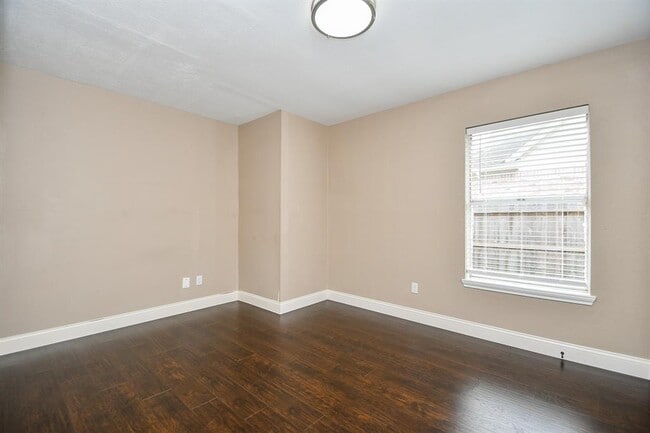 Building Photo - 2915 Pepperwood Dr