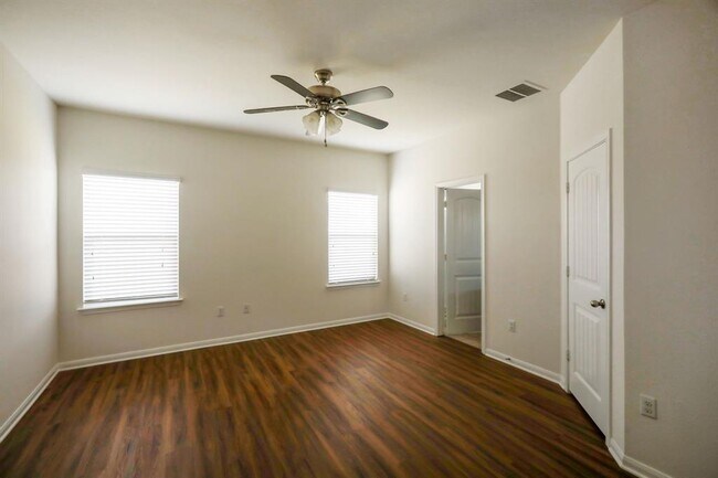 Building Photo - 104 Navidad River Dr
