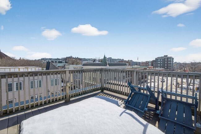 Building Photo - 170 W 3rd St