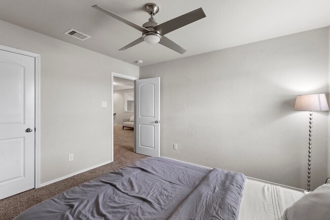 Building Photo - 18101 Woodpecker Trl