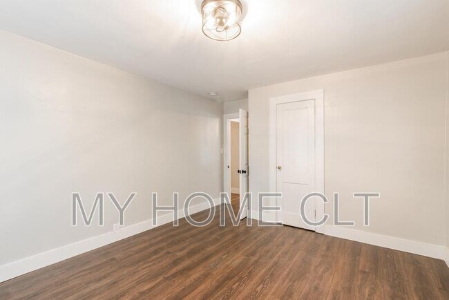 Building Photo - 1108 W Walnut Ave