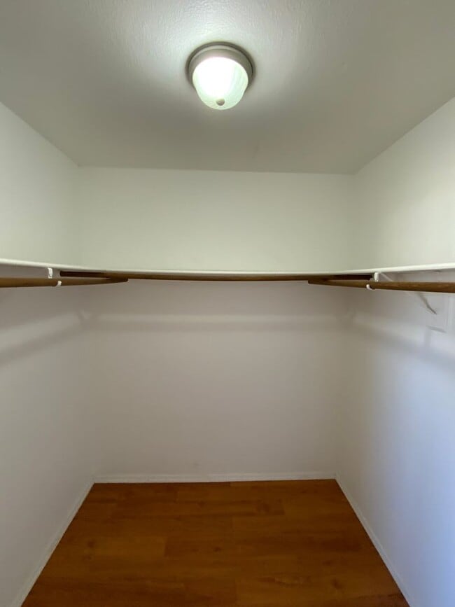 Building Photo - 3 Bedroom Single Story Home Available Near...