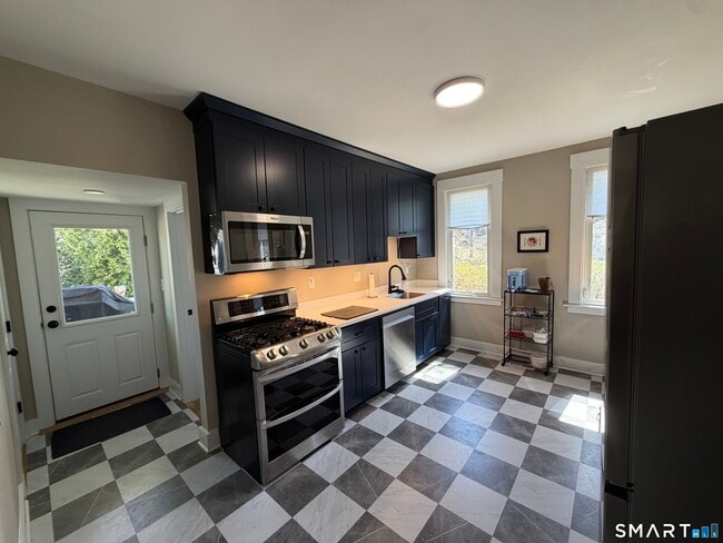 Building Photo - 5 Westwood Rd