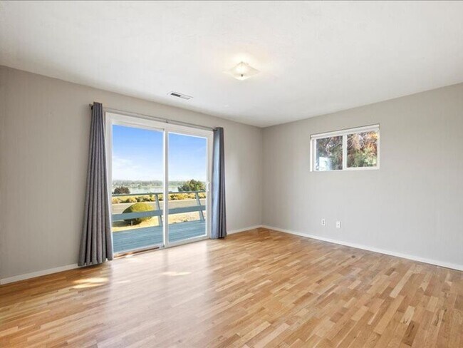 Building Photo - 3603 W Canal Dr