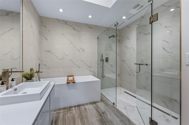 Building Photo - 3100 N Ocean Dr