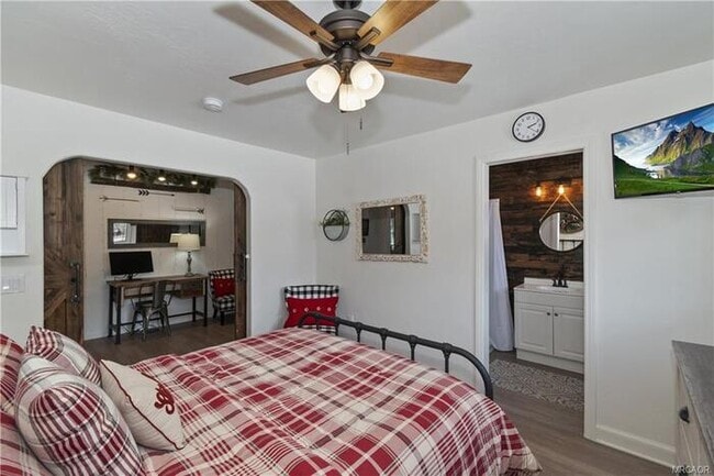 Building Photo - Move-In Ready 2 Bed / 2 Bath + Bonus Room & Den/Office