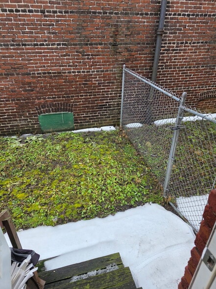 Fence in backyard - 33 Fleetwood St