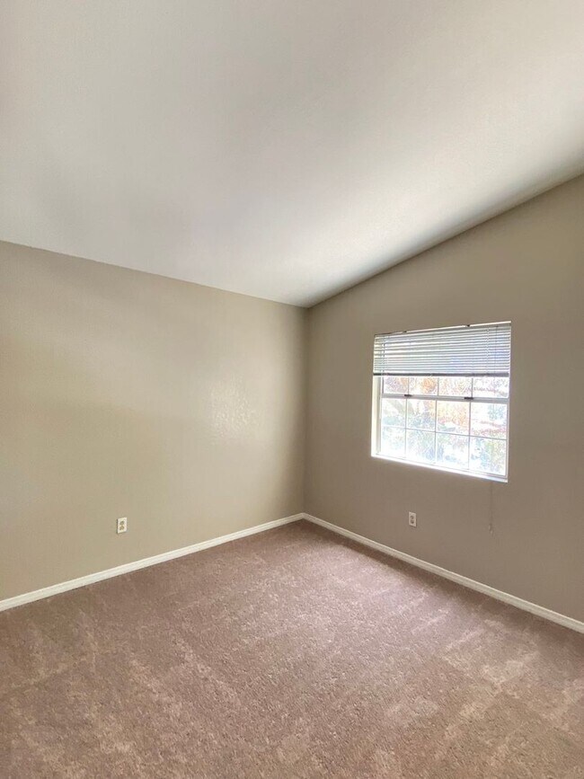 Building Photo - 1425 Spice Sky Dr