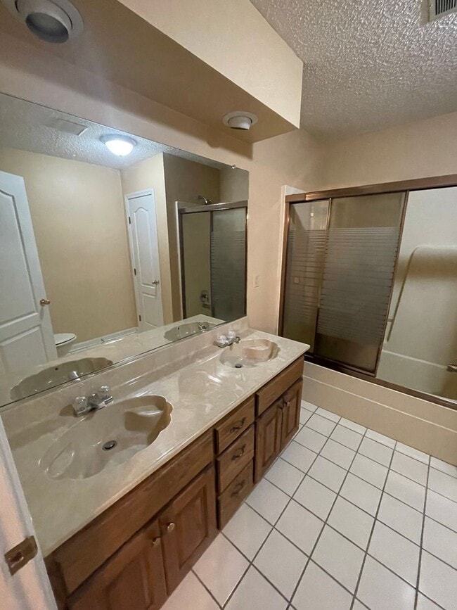 Building Photo - 3207 Canyonview Rd