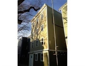 Building Photo - 160 Bolton St
