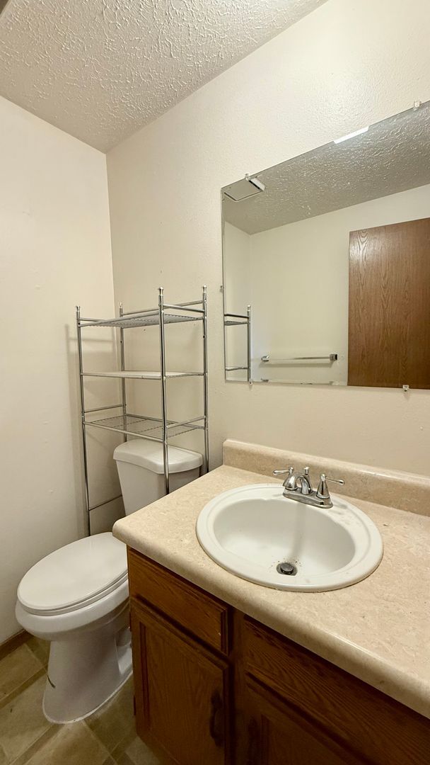 Building Photo - Move in Ready home on Piros