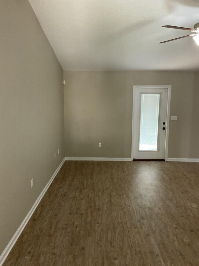 Building Photo - 2856 Shoffner Ave