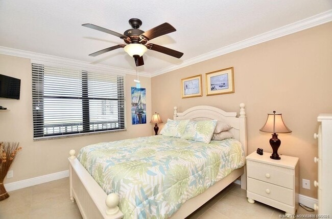 Building Photo - 9550 S Ocean Dr