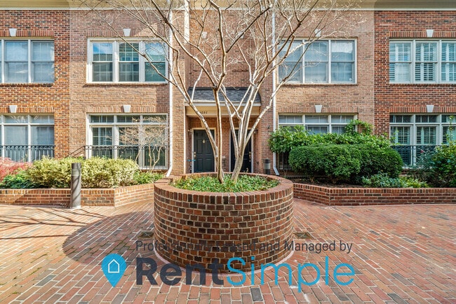 Primary Photo - 1501 N Colonial Terrace