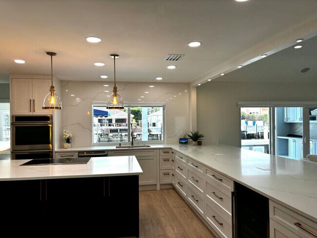 Building Photo - 885 Nafa Dr